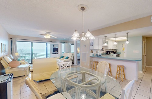 Silver Sands Beach Condo | Lovely Condo for Six on Beach with Community Pool - Snowbirds Welcome