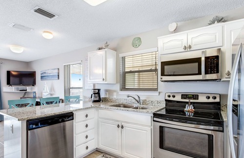 Navarre Beach Condo | Lovely condo with shared pool, washer/dryer, high-speed WiFi, and central AC