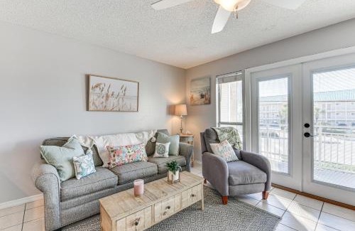 Crystal Beach Apartment | Lovely Destin Condo with Pool Access Walk to Beach!