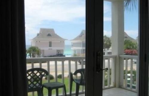 Miramar Beach Condo | Luxury Apartment with 1 bed directly opposite the beach, including beach set up!