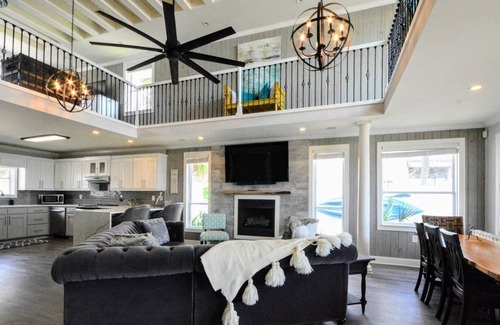 Bahama Beach House | Luxury Getaway-Beachfront! Amazing Weddings