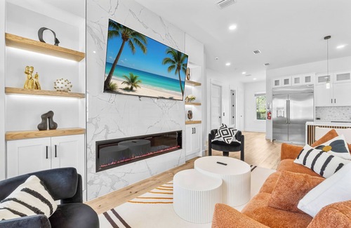 Panama City Beach House | Luxury PCB! 5BR Beach House w/Pool, Elevator, Outdoor Grill, Arcade – Sleeps 16