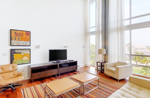 Port St. Joe House | Mid-Century Modern Condo with Shared Pool, High-Speed WiFi, & Easy Beach Access!