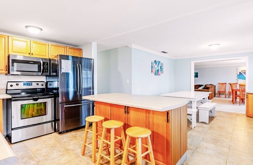 El Centro Beach House | ✨Mighty Paradise✨ Private Pool, Hot Tub, GameRm, Dog-Friendly, Steps to Beach❤️