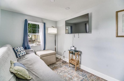 West Pensacola Apartment | Myrtle Grove Cottage- Casita #1