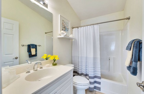 East Naples House | NAPLES BAYSHORE ARTS DISTRICT Charming Pink Conch Cottage!