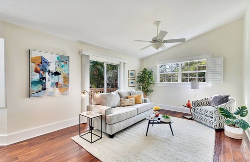 East Naples House | NAPLES BAYSHORE ARTS DISTRICT Charming Pink Conch Cottage!