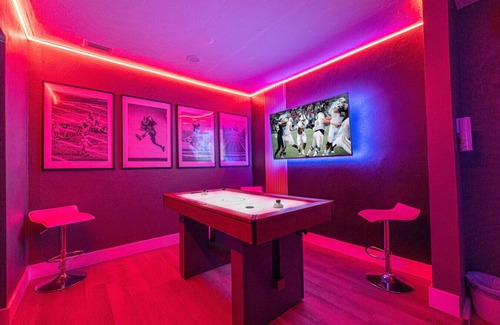 East Naples Villa | Naples Villa Heated Pool Cinema & Game Room