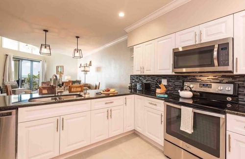 Key West Condo | *NEPTUNE'S PENTHOUSE @ THE BEACH* Oceanfront Condo/Pool + LAST KEY SERVICE.