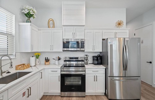 El Centro Beach House | *New~Heated Pool+Great Patio+Grill+Pool Table