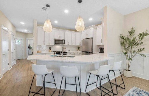 Laguna Beach House | *New*Large Home~Short Walk to Beach+Saltwater Pool
