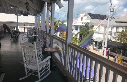 Downtown House | New Orleans House - Gay Male Adult Guesthouse