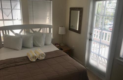 Downtown House | New Orleans House - Gay Male Adult Guesthouse