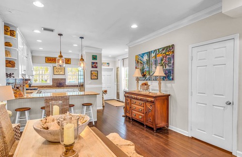 Old Town House | New Years special in gorgeous Bahama Village 4Bd 4.5 Ba all ensuite, 2x parking!
