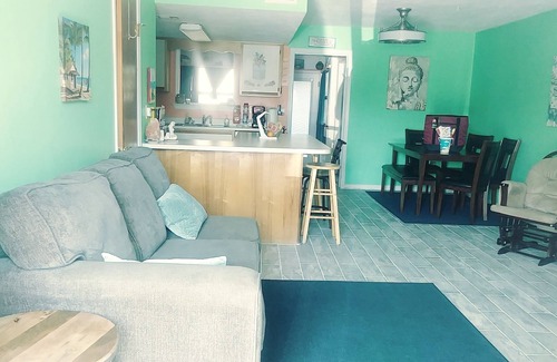 Panama City Beach House | Newly remodeled 8/2020! 5min walk 2 BEACH,11pools,5tennis courts,mini putt putt!
