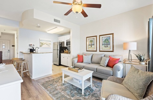Sunnyside Apartment | Newly renovated fourth-floor studio w/spectacular views, shared hot tub, & pool