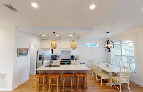 Fort Walton Beach - Destin House | Newly Renovated 3BR Home in Gated Community 2 pools and Beach Access! Sleeps 10