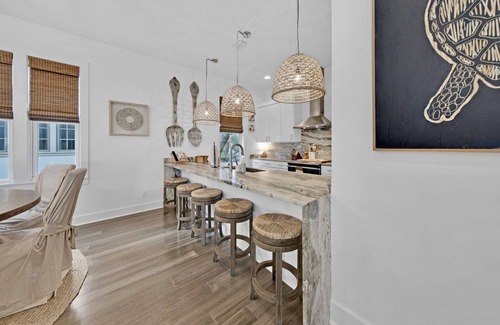 Sunnyside House | No Worries: Sleeps 18 with Carriage House, Private Pool, and Beach Access!