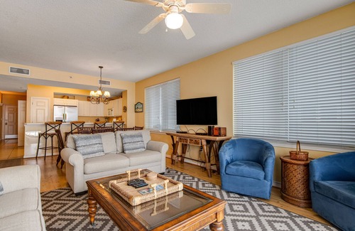 Navarre Beach Condo | Oceanfront condo with WiFi, central AC, & shared pool and hot tub - great views