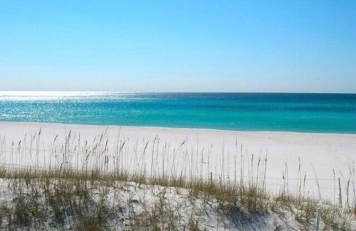 Bahama Beach Condo | ON FRONT BEACH ROAD!! SLEEPS UP TO 10!!