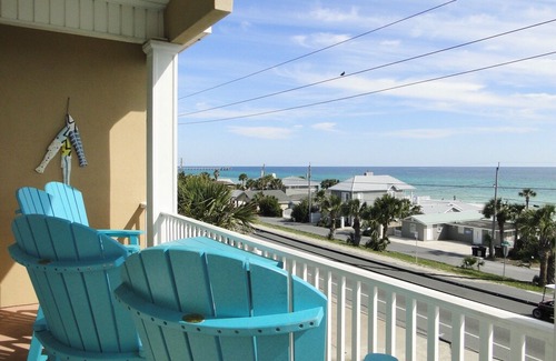 Bahama Beach Condo | ON FRONT BEACH ROAD!! SLEEPS UP TO 10!!