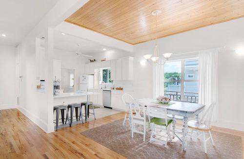 Inlet Beach House | ⭐Only 2 Blocks to Beach~Wraparound Porch + Top Deck~Inlet Rose