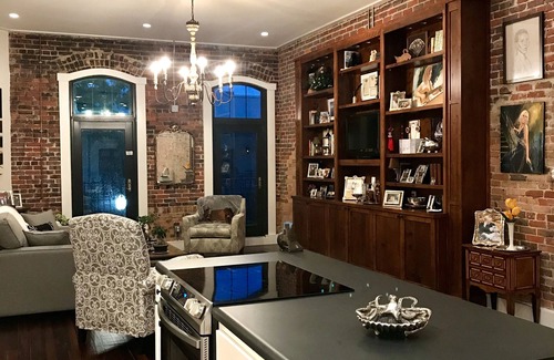 Downtown Apartment | Palafox Perfection, Sleeps 5