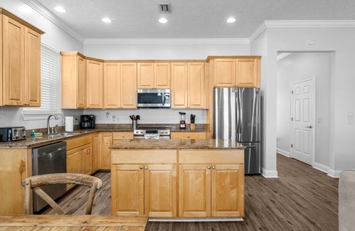 Gulf Lagoon Beach House | Palm Breeze Retreat – Sleeps 10!