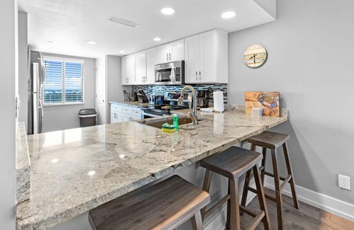 Thomas Drive Condo | Panama City Beach Front - 2BR/2BA Condo Near St Andrews State Park