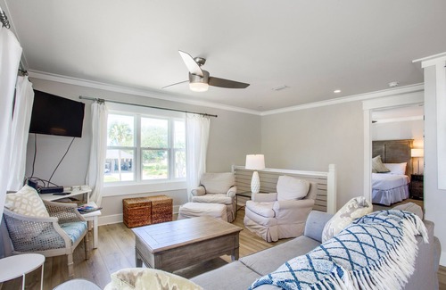 Laguna Beach Estates House | Paradise Palms | 4BR Beach House, Spa Pool, Deck, Steps to Beach, Sleeps 8