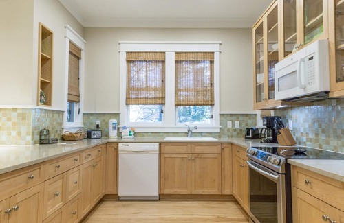 Watercolor House | Park District! 2-5 Blocks from the Beach! Outdoor Grill! Sonos Sound System!