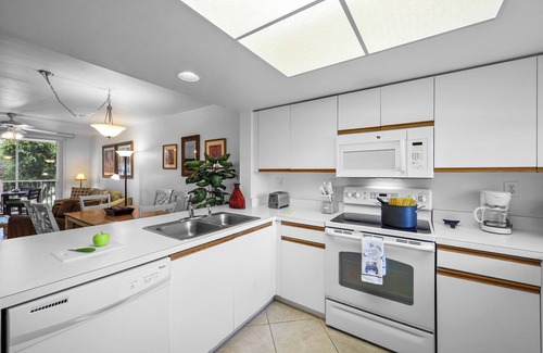 Marco Island Condo | Peaceful condo w/pool across from South Beach
