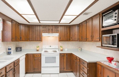 Northeast Pensacola House | Pensacola Beach Getaway Near Bay Bluffs Park & PNS