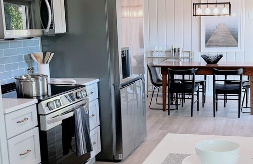 Southeast Pensacola House | Pensacola Picture-Perfect Vacation Retreat: Charming 3/2 House - Great Location!