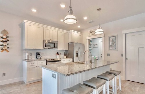 Riviera Beach House | Perfect Beach Home with Private Pool - 21yo & UP