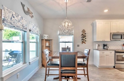 Riviera Beach House | Perfect Beach Home with Private Pool - 21yo & UP