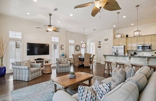 Rosemary Beach House | Perfect Family Getaway | Bikes, Courtyard w/Fire Feature, Walk to Pool & Fitness