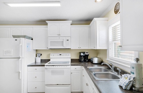 Lower Grand Lagoon Condo | 🐶Pet Friendly~ 66ft from Beach Access~ Complex Pool~ 2BR Gulfside Condos #3