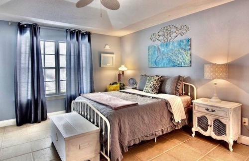 Riviera Beach Cottage | Pet Friendly Coastal Cottage Beach House