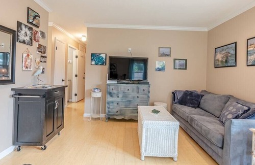 Riviera Beach House | Pet Friendly /Trailer Parking /Easy Walk to Beach