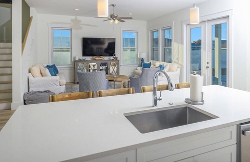 Hollywood Beach House | Pet-Friendly Private Home with Heated Pool West PCB