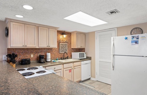 Sunnyside Condo | Pinnacle Port Vacation Rentals- C1 building, 2 bdr. 2 bath Gulf Front condo!