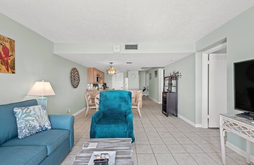 Sunnyside Condo | Pinnacle Port Vacation Rentals-B2 Tower 3 bdrm. condo,Wrap around balcony, Gu