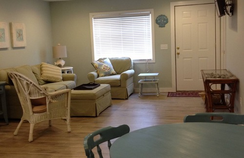 Laguna Beach Estates Apartment | POOL !!! Come and relax less than 5 minute walk to beach