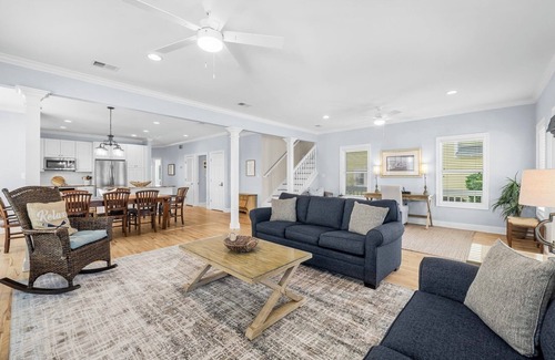 Crystal Beach House | Pool + Hot Tub - Block to Beach - Golf Cart - HUGE Home + Carriage House