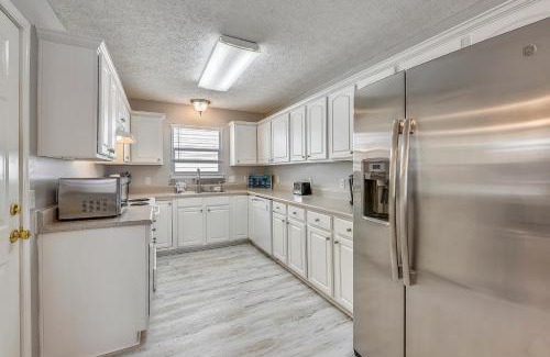 Panama City Beach House | Poolside Cabana by Book That Condo