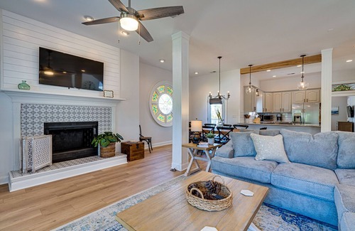 Crystal Beach House | Private Heated Pool - 3 Min Walk to Beach - Golf Cart - 3 Kings Suites-Sleeps 10