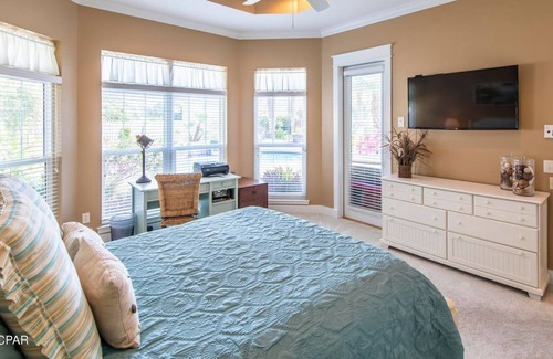 Hollywood Beach House | Private Oasis! Swimming Pool - Game Room - Near Beach