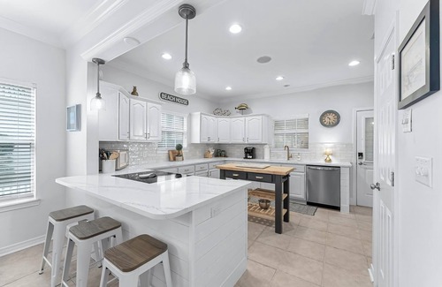 Crystal Beach House | Private Pool + Hot Tub - Block to Beach - Golf Cart - GameRoom - Carriage House