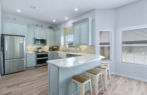 Crystal Beach House | Private Pool - Hot Tub - Golf Cart - Block to Beach - Fully Remodeled!